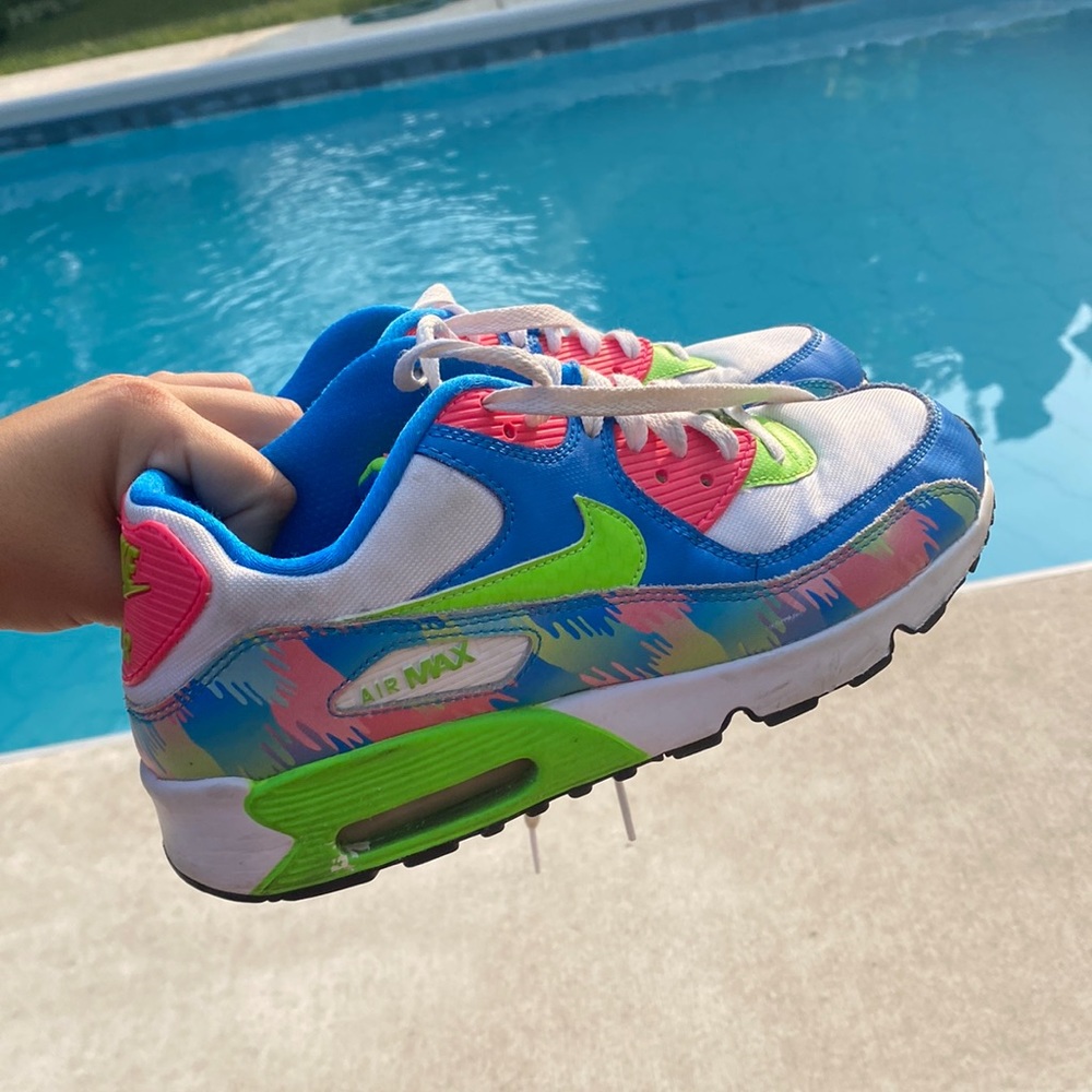 Multicolored nike air max’s size 7Y